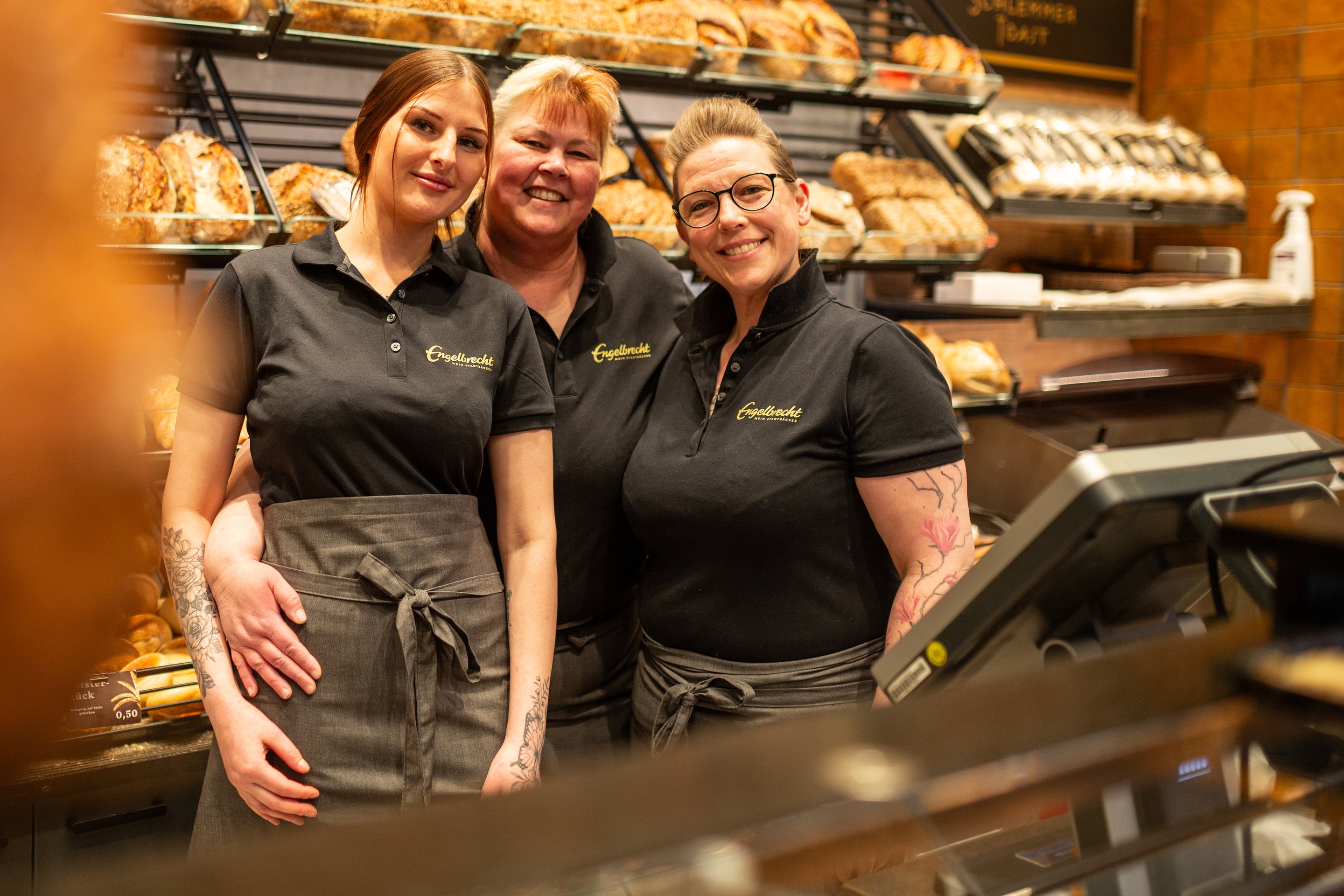 Drei Mitarbeiterinnen der Stadtbäckerei Engelbrecht in einer Filiale